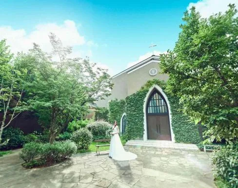 新宿の結婚式場　南青山サンタキアラ教会